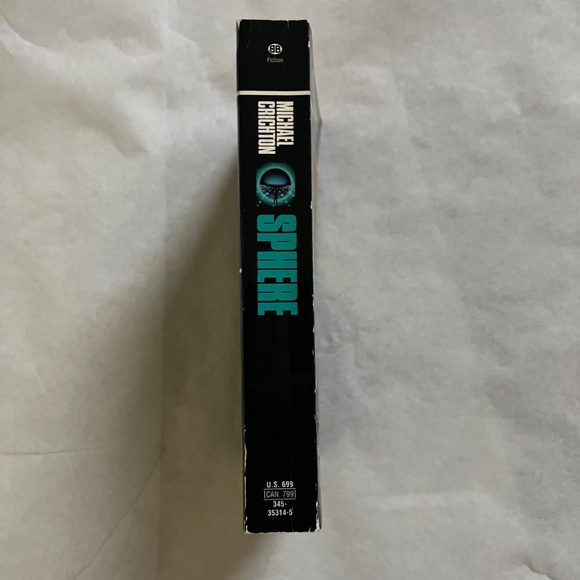 BARGAIN: Four (4) books: 3 by Michael Crichton and 1 by John Grisham - Picture 12 of 16